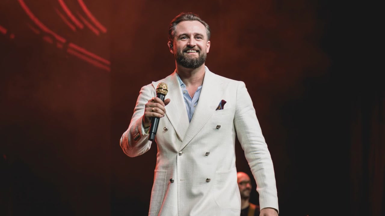Matija Cvek napunio mts Dvoranu u Beogradu, a za mjesec dana čeka ga rasprodana Arena Zagreb